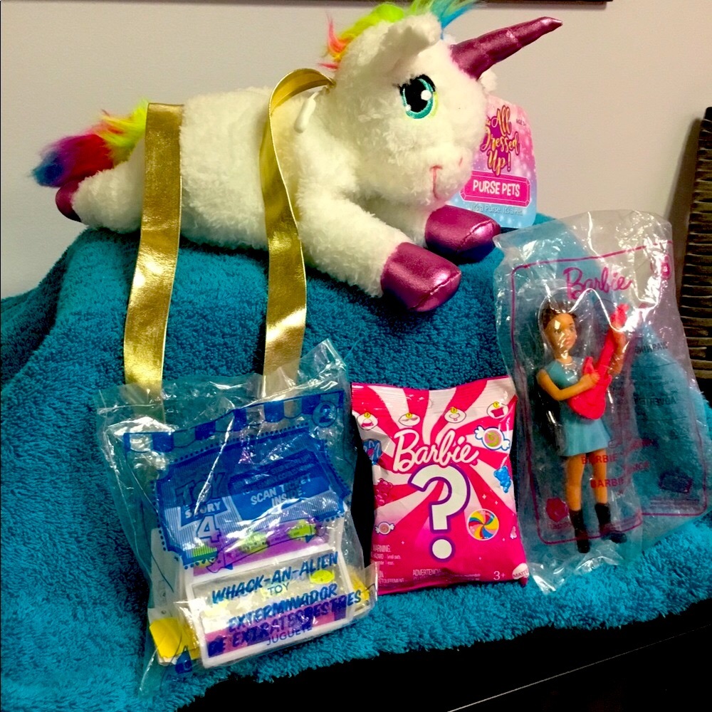 FREE SURPRISE in Unicorn pocketbook for child